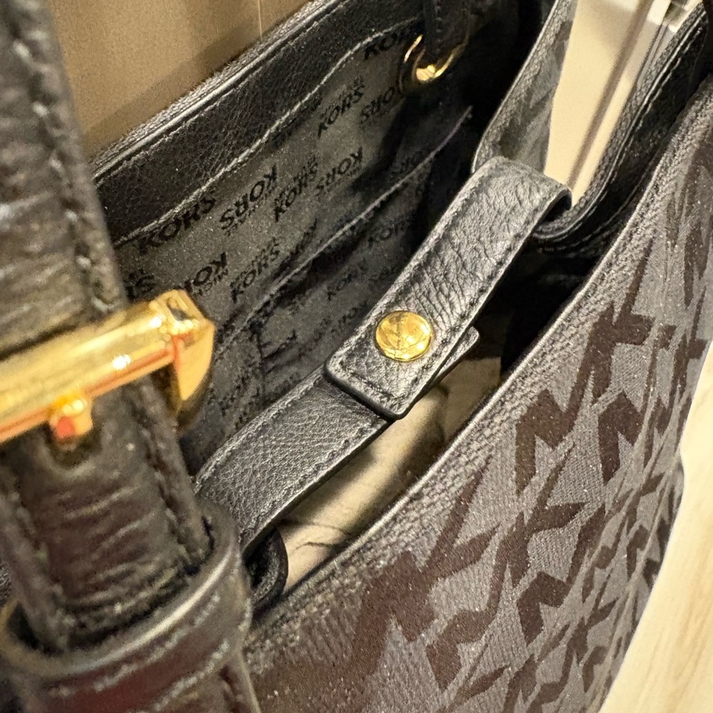 Michael Kors Jet Set Grab Bag Black on Black Logo - Picture 5 of 16